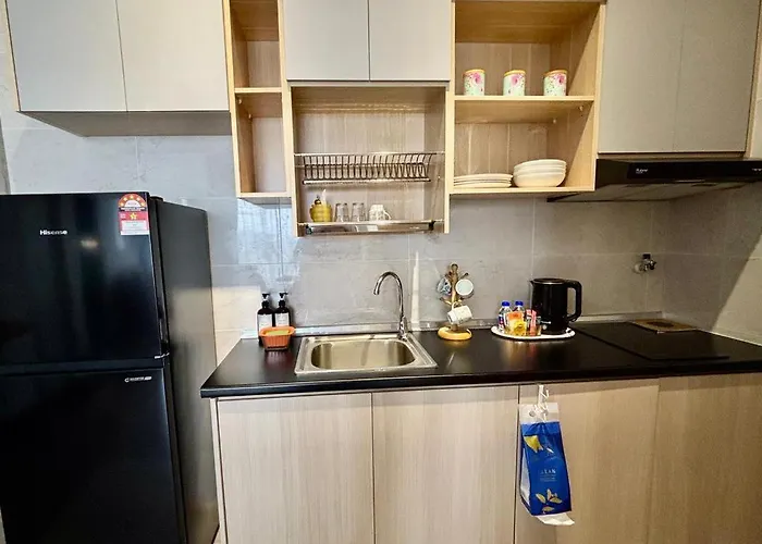 Homestay 20 -11 Antara Residence, Lake View Near Picc